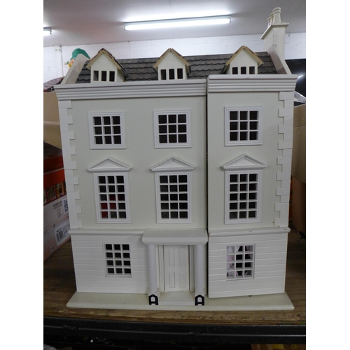 2445 - Dolls house with accessories