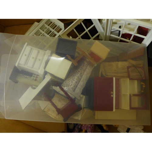 2445 - Dolls house with accessories