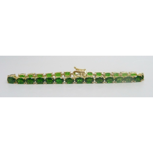 1010 - A silver gilt bracelet set with Russian diopside stones, 14.25ct, 18cm, 10.7g