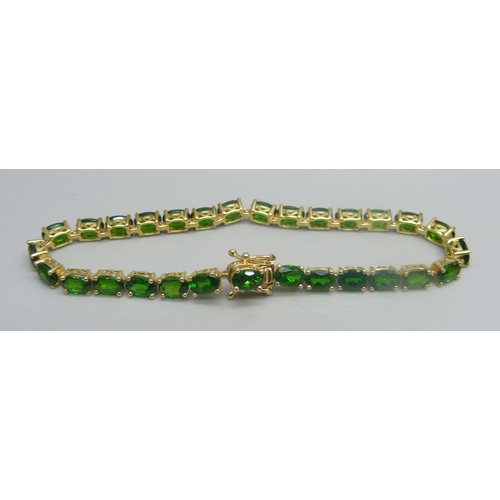 1010 - A silver gilt bracelet set with Russian diopside stones, 14.25ct, 18cm, 10.7g