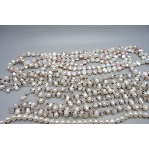 1017 - Freshwater and baroque pearl necklets