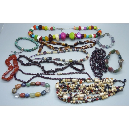 1018 - Hardstone bead necklets and bracelets