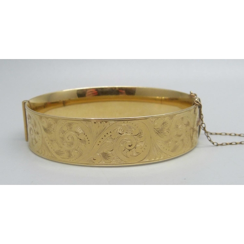 1024 - A 9ct gold on bronze core bangle, 41g