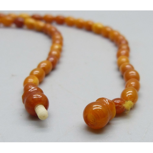 1025 - A butterscotch amber necklet, one bead and clasp a/f, string worn, 44cm