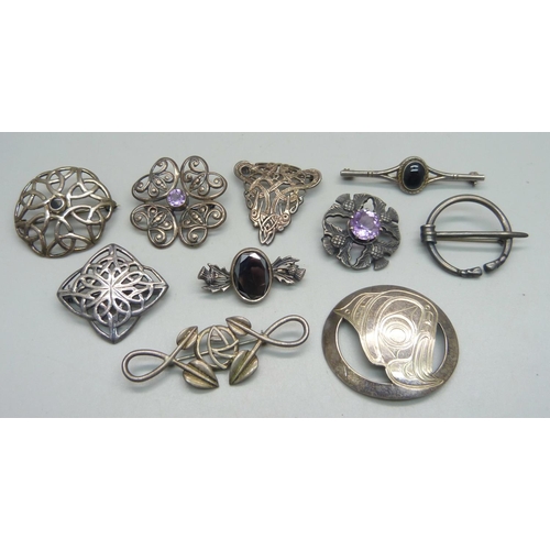 1038 - Two unmarked white metal brooches and eight marked as silver, stone set examples all stamped, 61g to... 