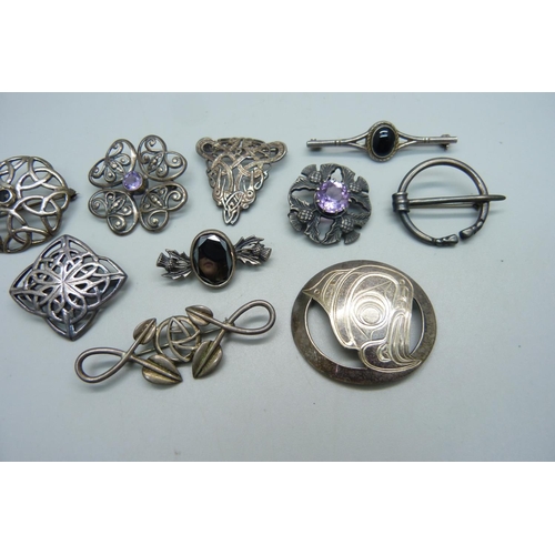 1038 - Two unmarked white metal brooches and eight marked as silver, stone set examples all stamped, 61g to... 