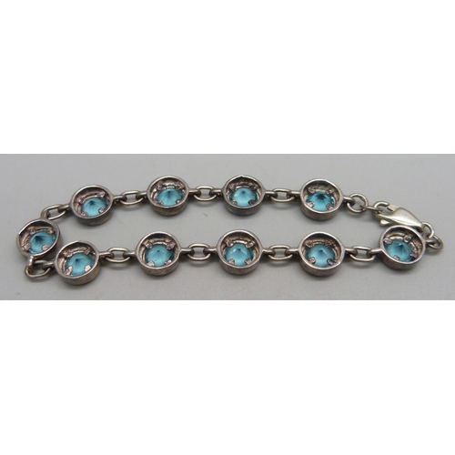 1039 - A silver bracelet set with blue glass, 12.8g, 18.5cm