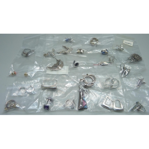 1046 - Twenty-five pairs of silver earrings