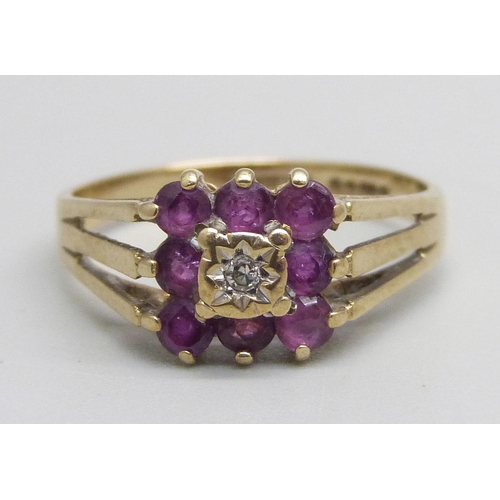 1050 - A 9ct gold ring set with purple stones and a central diamond, 2.5g, R, (two stones darker - possibly... 