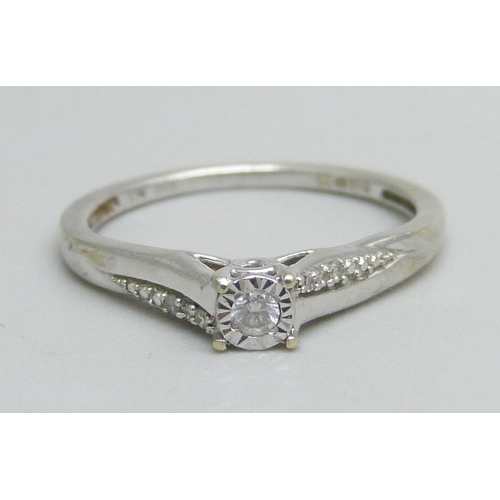 1051 - A 9ct white gold ring set with diamonds, 1.6g, K