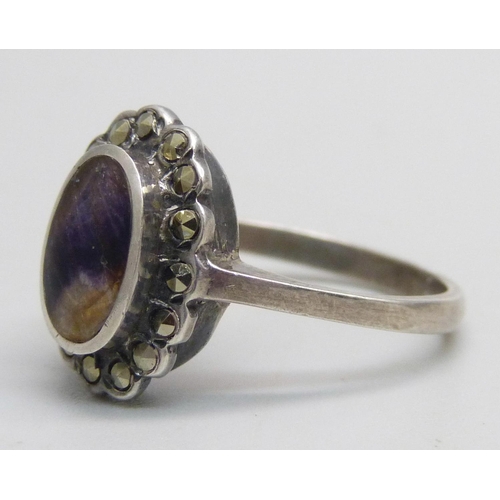 1063 - A silver ring set with Blue John and marcasite, Q/R