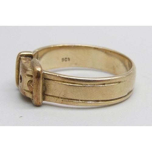 1065 - A 9ct gold buckle ring, 6.3g, U/V