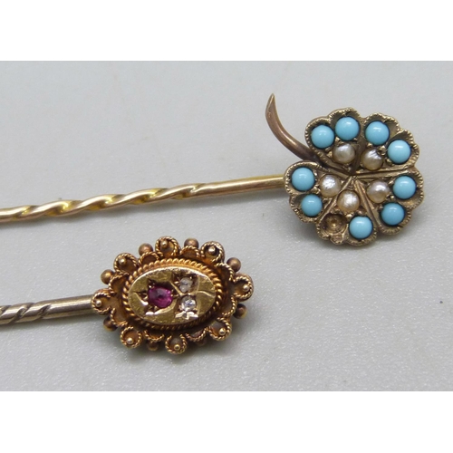 1068 - A 9ct gold stick pin set with turquoise and seed pearls (one stone missing), 1.2g, and a 15ct gold s... 