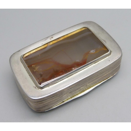 1082 - A James Beebe agate and silver snuff box with reeded sides, London 1834, 6.8 x 4cm, 70g