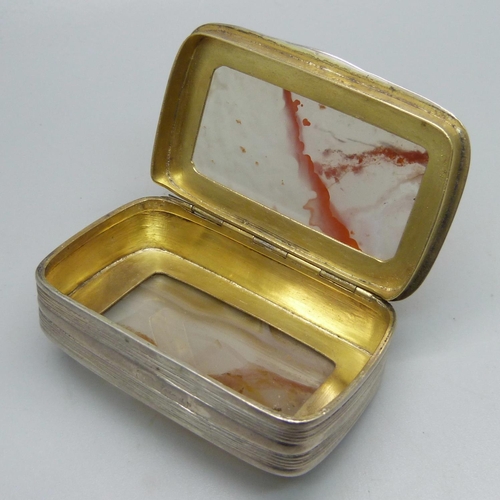 1082 - A James Beebe agate and silver snuff box with reeded sides, London 1834, 6.8 x 4cm, 70g