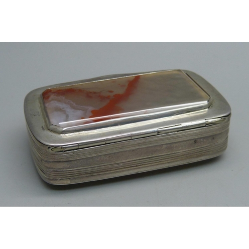 1082 - A James Beebe agate and silver snuff box with reeded sides, London 1834, 6.8 x 4cm, 70g