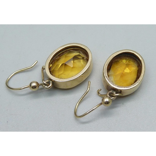 1085 - A pair of 9ct gold and citrine earrings, 4.5g, and a 9ct gold and silver ring, N, one stone missing