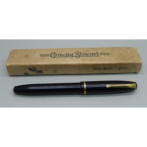 1089 - A Conway Stewart 15 fountain pen with 14k gold nib, boxed