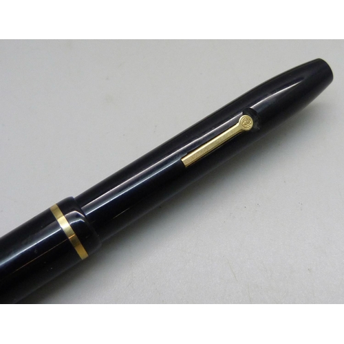 1089 - A Conway Stewart 15 fountain pen with 14k gold nib, boxed