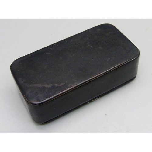 1091 - A papier mache snuff box with pictorial lid, 'Don't You Wish You May Get It', 7.5cm