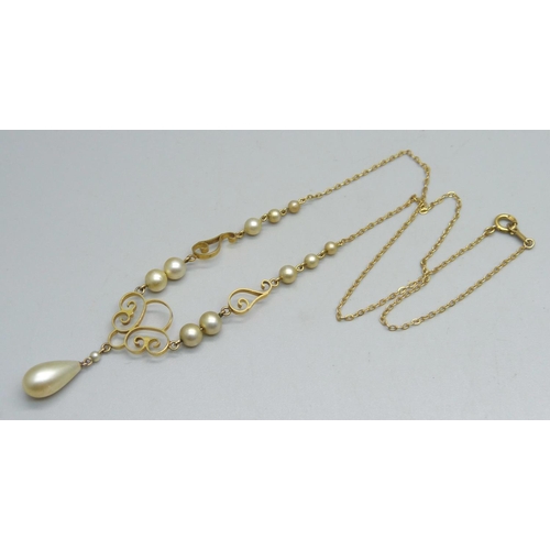 1097 - A 9ct gold and faux pearl necklet, total weight 4.9g, 40cm