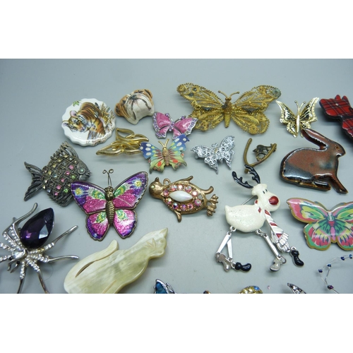 1100 - Thirty animal costume brooches including butterfly designs