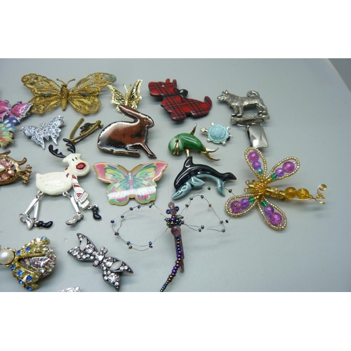 1100 - Thirty animal costume brooches including butterfly designs