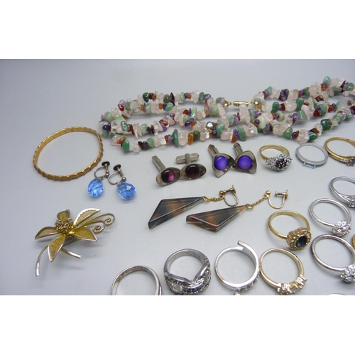 1101 - A collection of costume jewellery including a cameo brooch, hardstone necklace, costume rings, etc.