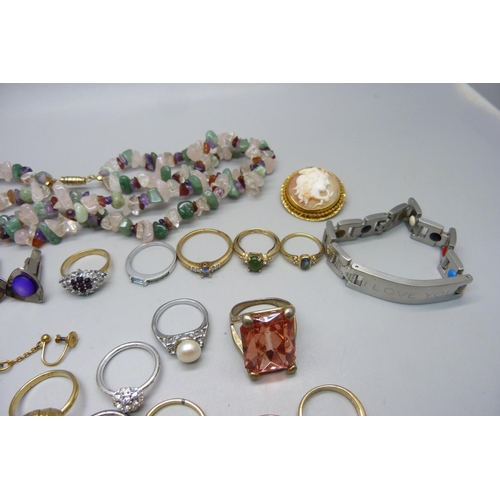 1101 - A collection of costume jewellery including a cameo brooch, hardstone necklace, costume rings, etc.