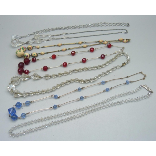 1112 - Seven vintage necklets