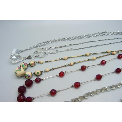 1112 - Seven vintage necklets