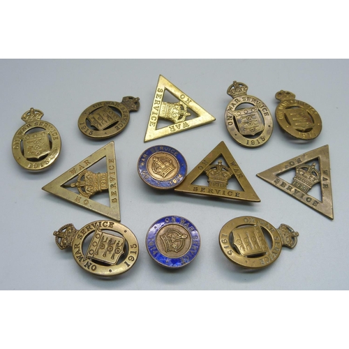 1117 - WWI War Service lapel badges - 1914, 15 and 16