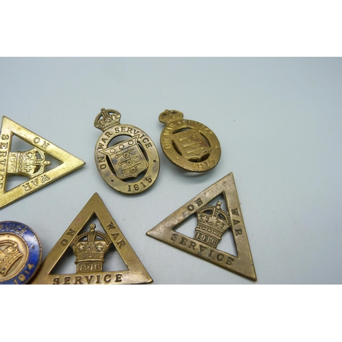 1117 - WWI War Service lapel badges - 1914, 15 and 16