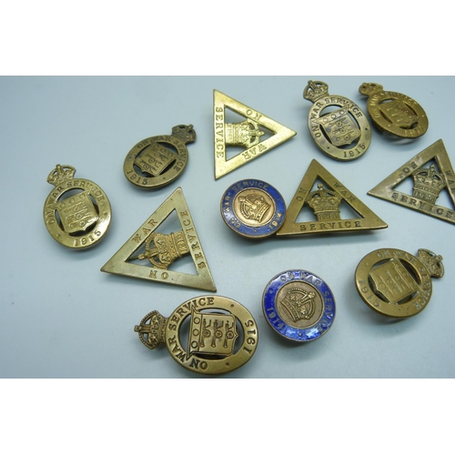 1117 - WWI War Service lapel badges - 1914, 15 and 16