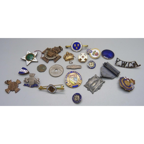 1118 - A collection of military pin badges and other badges including enamel