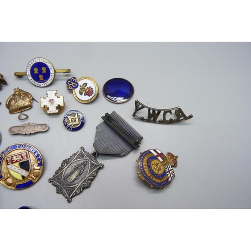 1118 - A collection of military pin badges and other badges including enamel