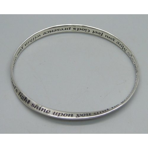 1136 - A silver psalm / prayer bangle, 14g