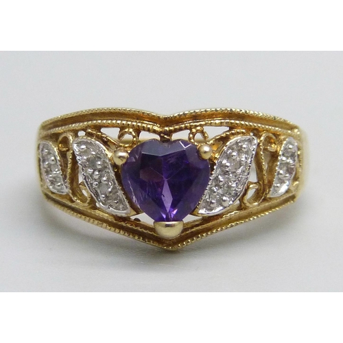 1149 - A 9ct gold ring set with an amethyst and diamond chips, 3g, P