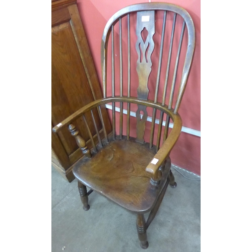 109 - A 19th Century elm and beech Windsor chair