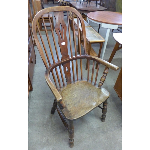 128 - A 19th Century elm Windsor chair