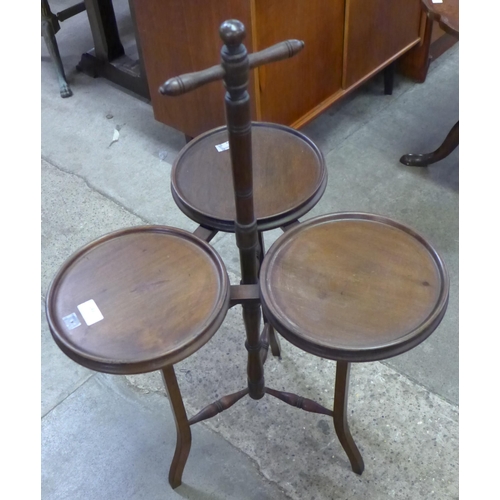 149 - An Edward VII mahogany cakestand