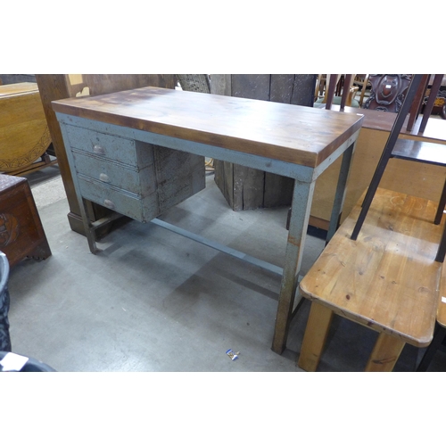 261 - An industrial work bench