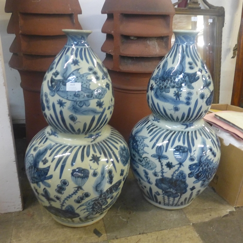 419 - A pair of Chinese blue and white porcelain double gourd shaped vases