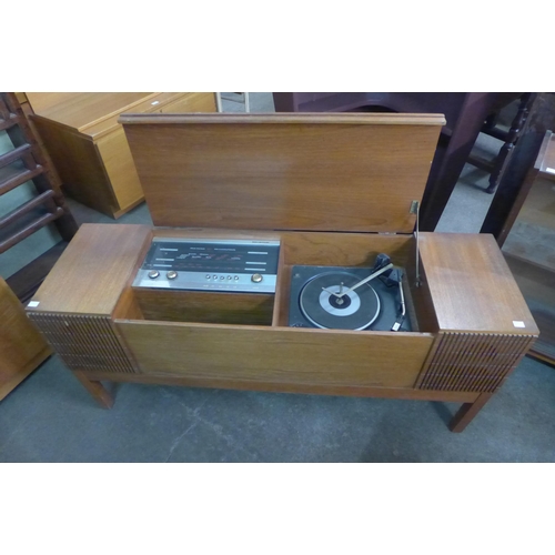 87 - A small teak bookcase and a teak stereogram