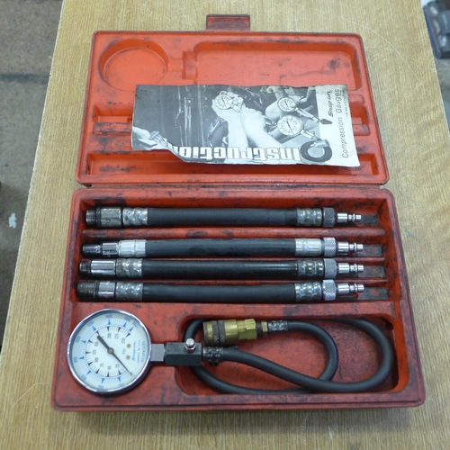 2073 - A Snap-On MT308KB compression gauge set
*This lot is subject to VAT