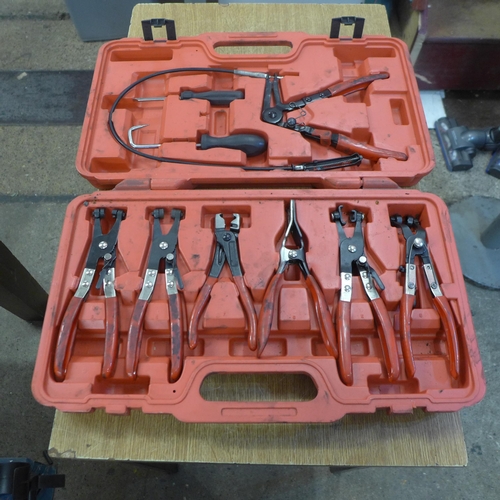 2075 - A Sealey VS1662 nine piece hose clip removal tool
*This lot is subject to VAT