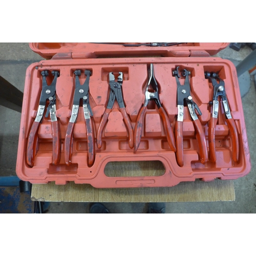 2075 - A Sealey VS1662 nine piece hose clip removal tool
*This lot is subject to VAT