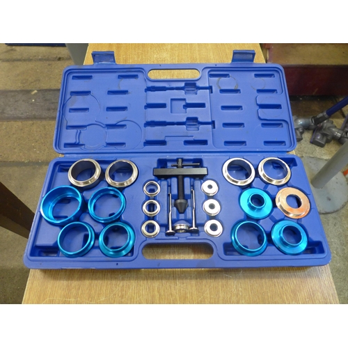 2077 - A Draper oil seal setting kit
*This lot is subject to VAT