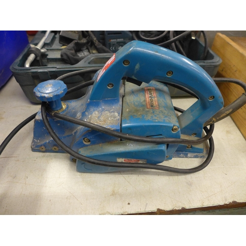 2088 - A Wadkin planer (L1512), 550w and a Black & Decker belt sander (KA85E) - W