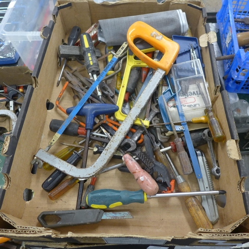 2095 - 2 Trays of hand tools, mainly screwdrivers